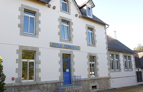 Lampaul-Guimiliau, Photo école Eric Tabarly